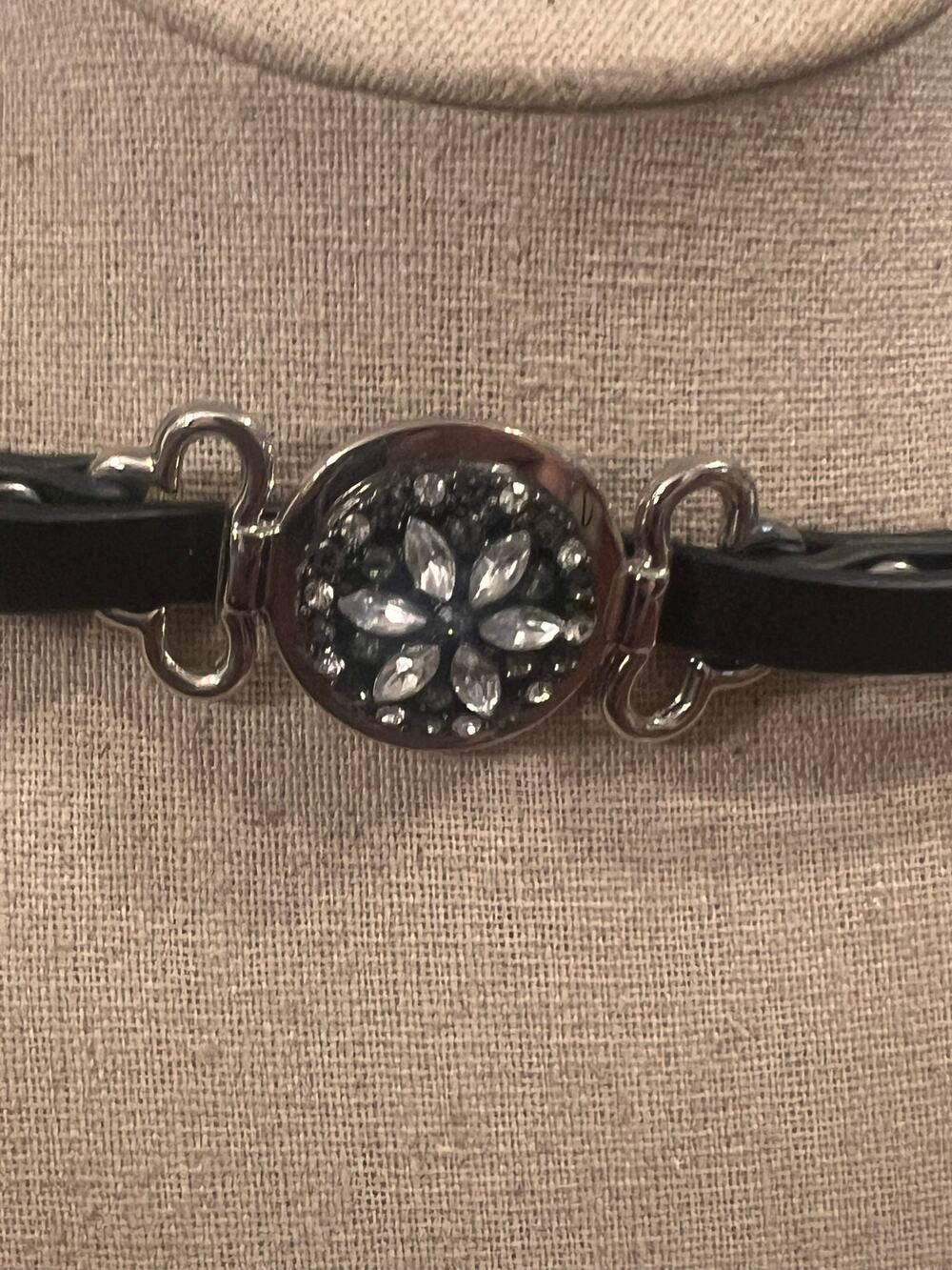 Buckle choker Necklace with rhinestone flower pendant adjustable trendy